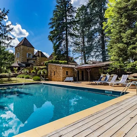 Avec Piscine Sur Le Domaine D'un Chateau