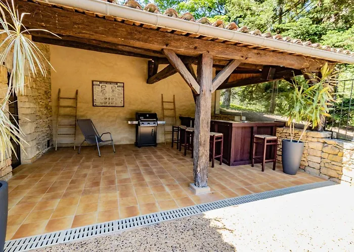 Avec Piscine Sur Le Domaine D'un Chateau Villa